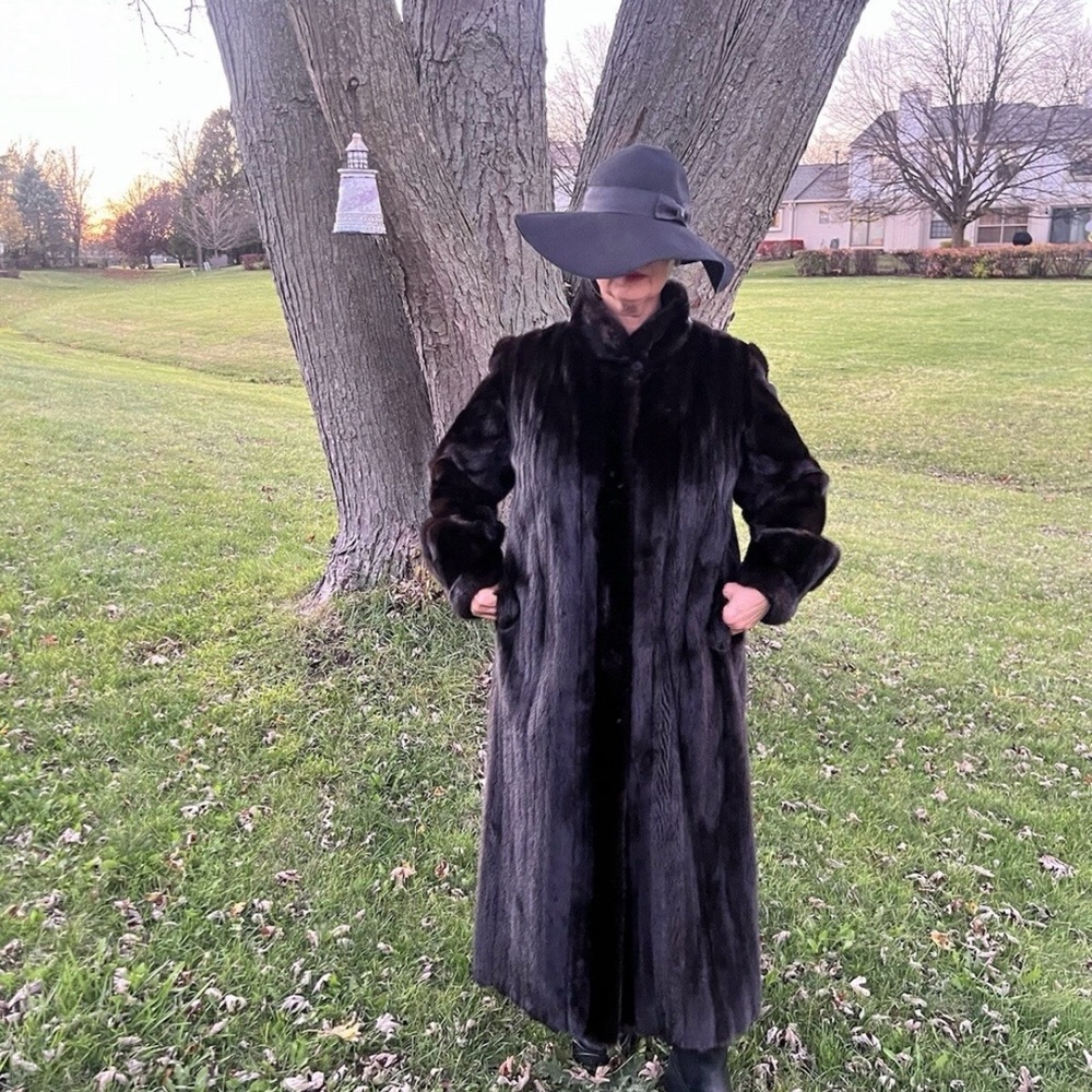 York Furrier Genuine Mink Fur Coat By Bill Blass Mahogany Stand Collar L/XL - Picture 7 of 15